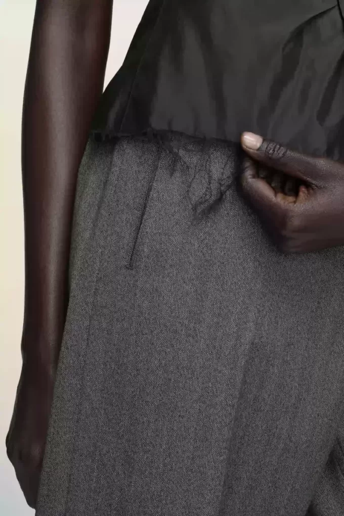 Asymmetrische gedrapeerde top