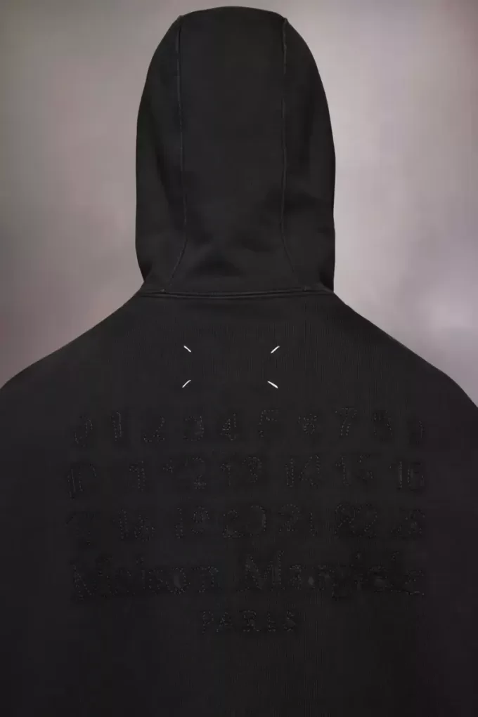 Hoodie met geborduurd logo