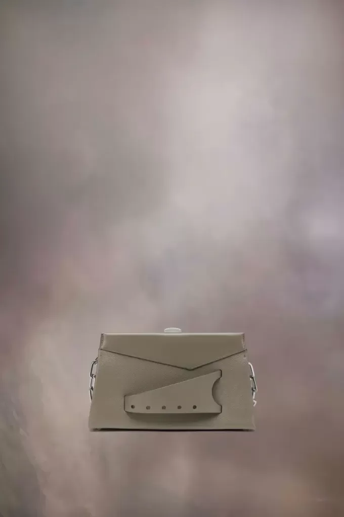 Kleine clutch met gesmokte schouder