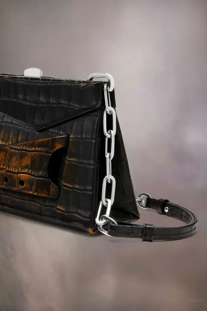 Kleine clutch met gesmokte schouder