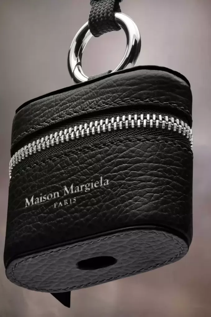 Maison Margiela Logo AirPod-hoesje