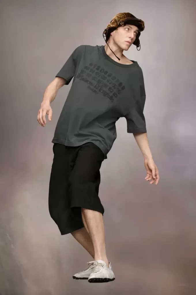 T-shirt met geborduurd logo