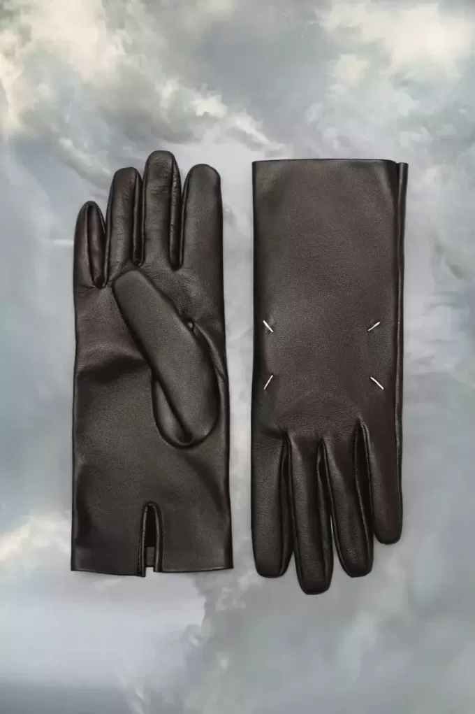 Vier steken handschoenen